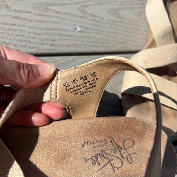 Life Stride Soft System FLEX Beige Wedge Strappy Sandals Women's Size 9M - Picture 9 of 10